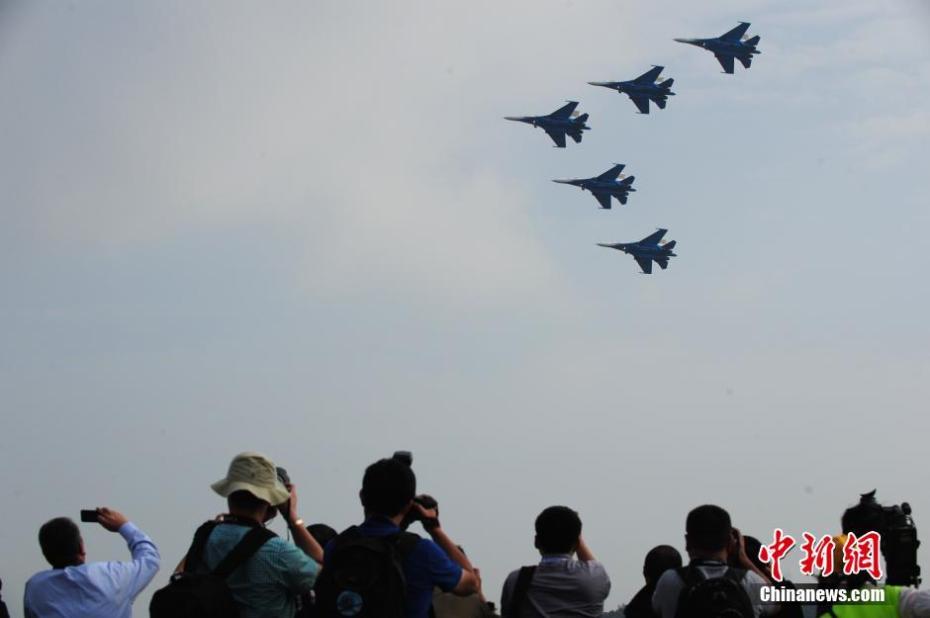 箭形隊形通場、斜斤斗