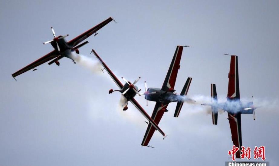 多機小角度上升轉彎、俯沖雙機間對頭交叉