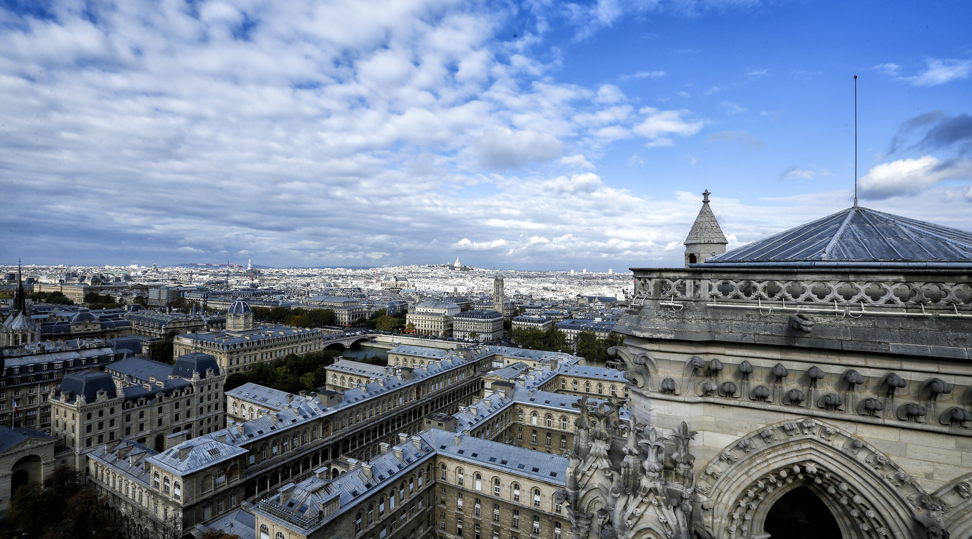 巴黎圣母院封面圖