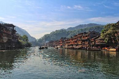 【漫游湘西5天高鐵團】<橘子洲頭 森林公園 天門山 芙蓉鎮VIP 鳳凰古城>