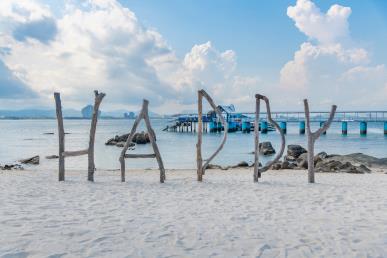 【頭號玩家 深圳-三亞雙飛4天】亞龍灣沙灘、蜈支洲島3H、后海灣趕海、亞特水世界、檳榔谷、南山文化苑
