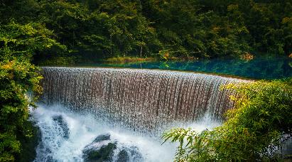 【臻享貴州】<黃果樹瀑布、小七孔、西江千戶苗寨、巫山峽谷，獨家1+1座駕>雙動5天游-四鉆酒店
