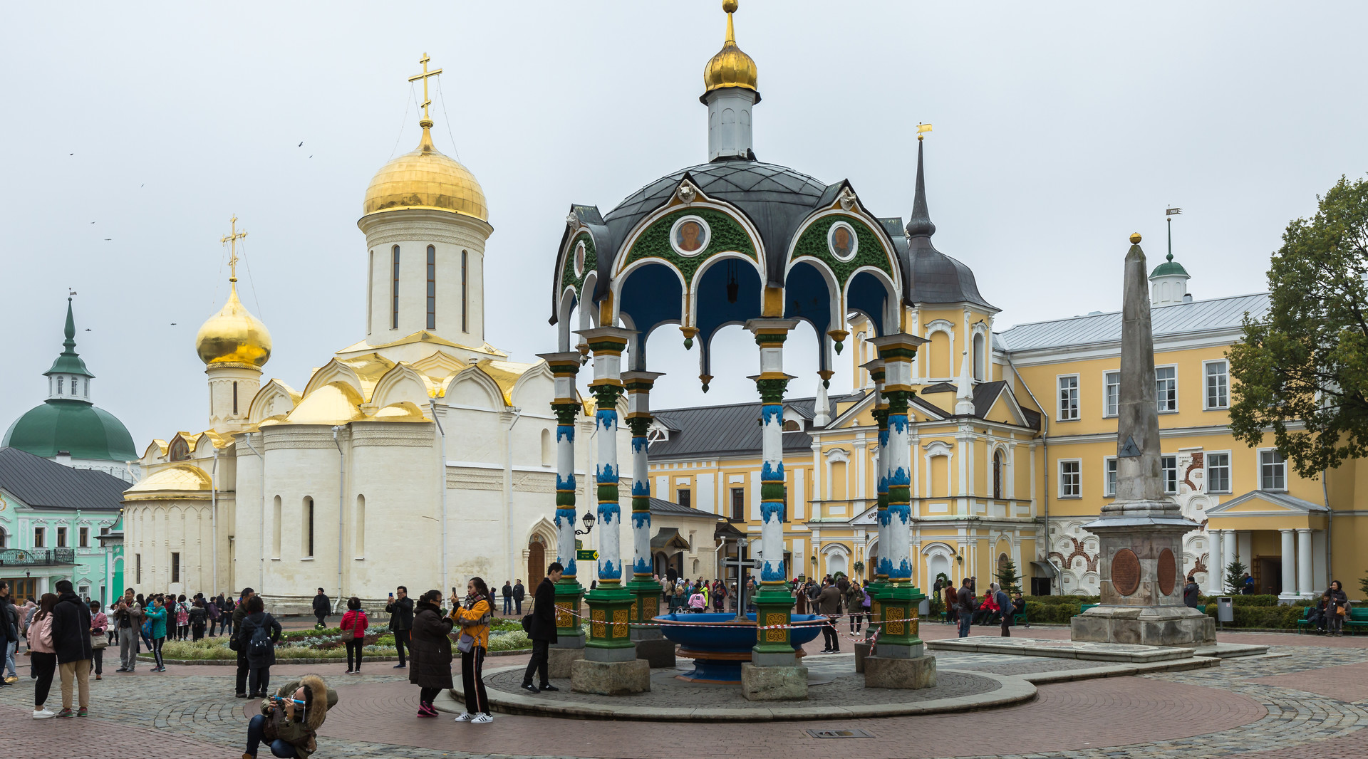 謝爾蓋耶夫鎮圣三教堂封面圖