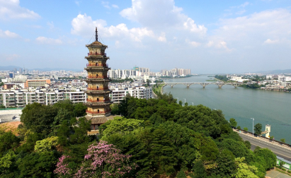 【春沐源小鎮2天】<萬綠谷風景區--入住春沐源小鎮、湖邊沙灘、棕櫚原湯溫泉 參觀小鎮、觀光艇>